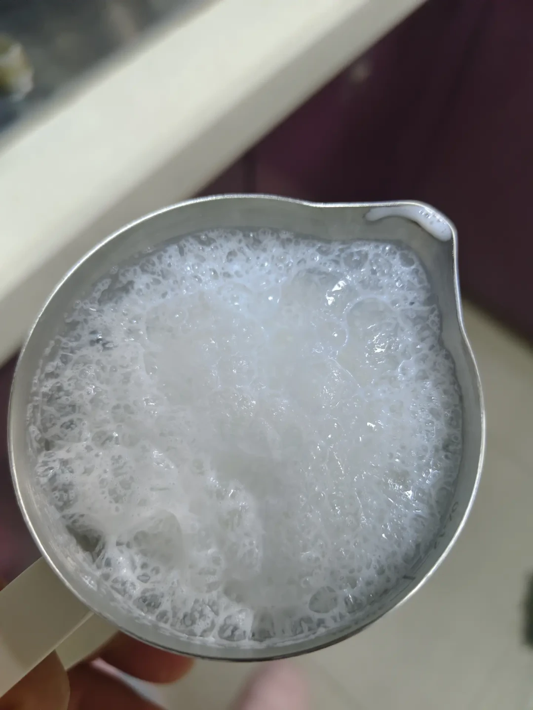 入秋冬奶咖季打不出奶泡？我把全网奶泡翻车求助帖的评论区扒完了：208赞的最高票说，先拆掉你那根蒸汽棒上的小套管