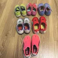 给娃买足球鞋，最坑的是"职业化"：少儿FG款在人草场白给，碳板已经被骨科拉黑了