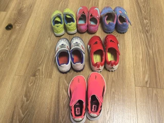 给娃买足球鞋，最坑的是"职业化"：少儿FG款在人草场白给，碳板已经被骨科拉黑了