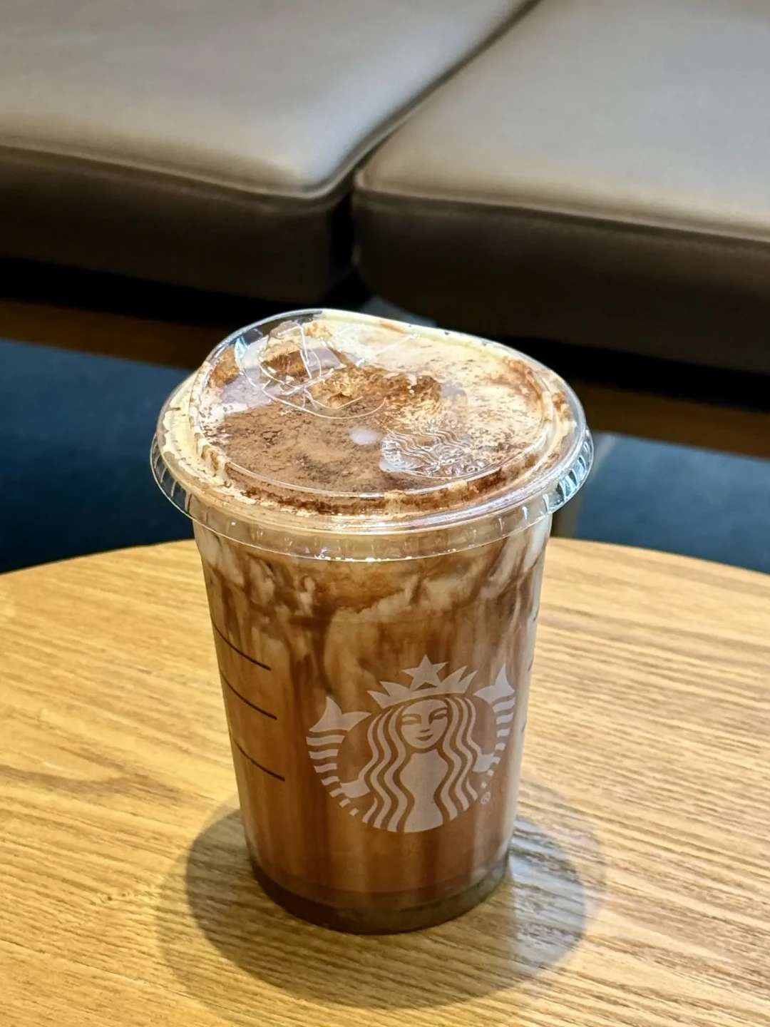 咖啡秋天集体戴上奶油帽:我把全网维也纳的点单实测和在家复刻帖扒完,39元的真相是一杯能喝的提拉米苏