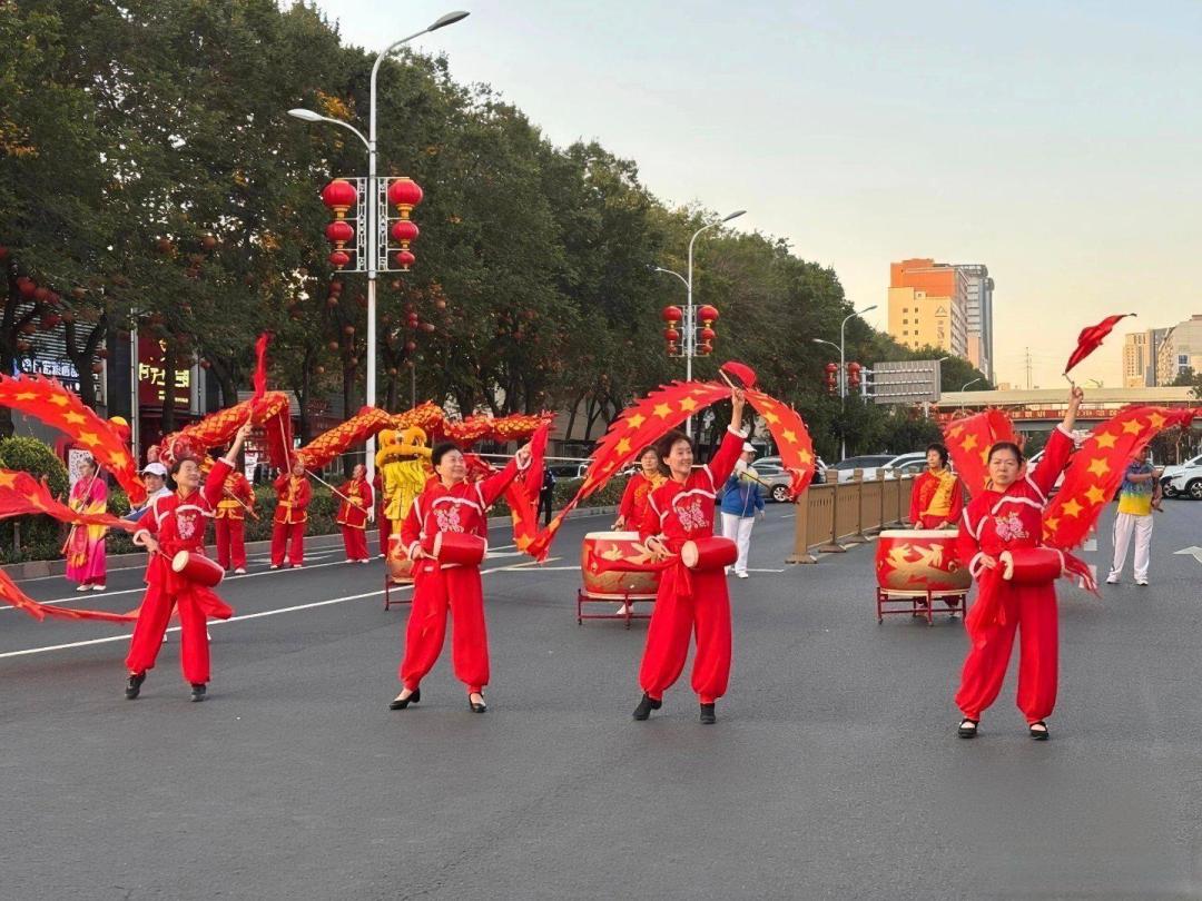 42.195公里变身歌舞长廊,乌鲁木齐马拉松打造风情盛宴