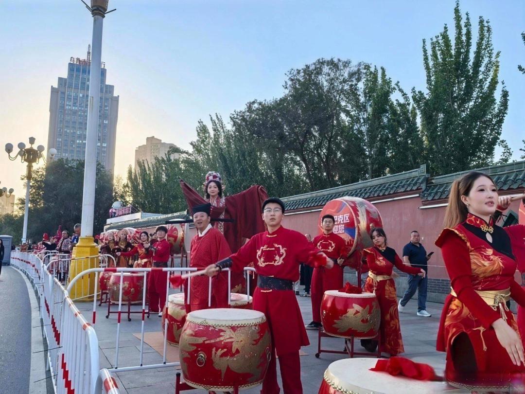 42.195公里变身歌舞长廊,乌鲁木齐马拉松打造风情盛宴