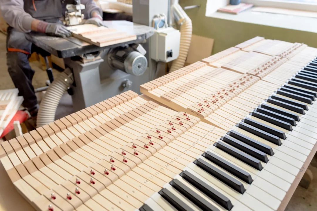 1万5买的琴现在挂7666：二手真钢跌进电钢价位带，9月买琴前先重算三笔账