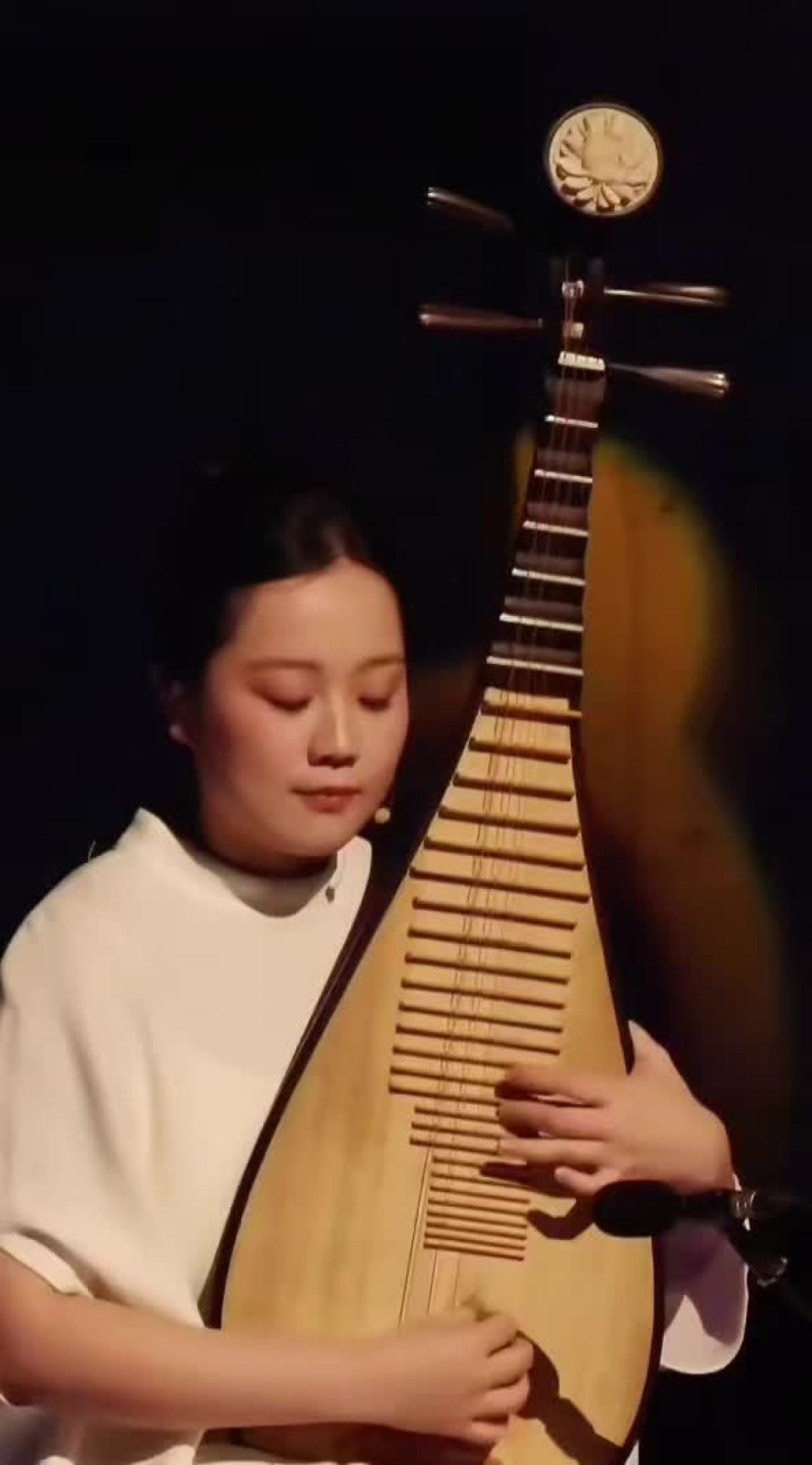 刀郎线上音乐会1小时点赞破亿 甘当绿叶让位新人助力民乐传承