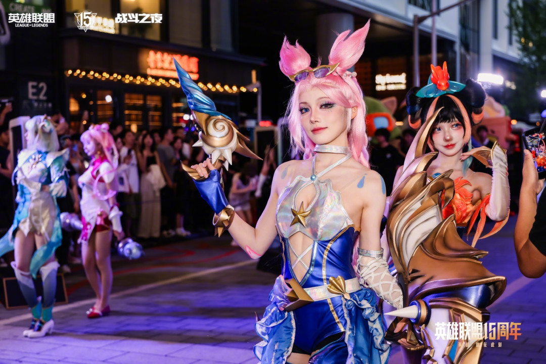 英雄联盟15周年盛典：AL首夺银龙杯，明星福利点燃青春狂欢