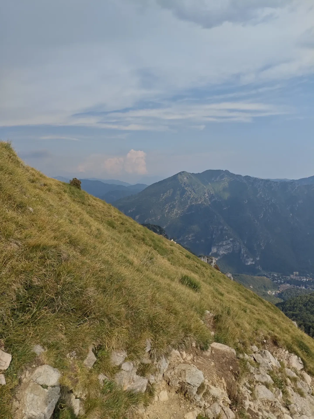 中秋国庆进山:别只看预报是不是晴天,先把预警颜色、雷声秒数和山顶气温这三笔账算清
