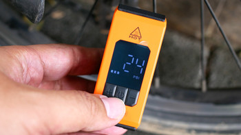 140克能干啥？这个巴掌大的充气泵，让骑行佬彻底告别手打气筒