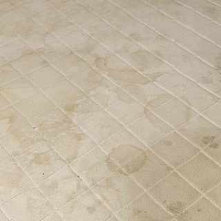 床垫发黄、有尿渍？别急着上84，更别配白醋：先认清是哪种黄，再决定敷什么