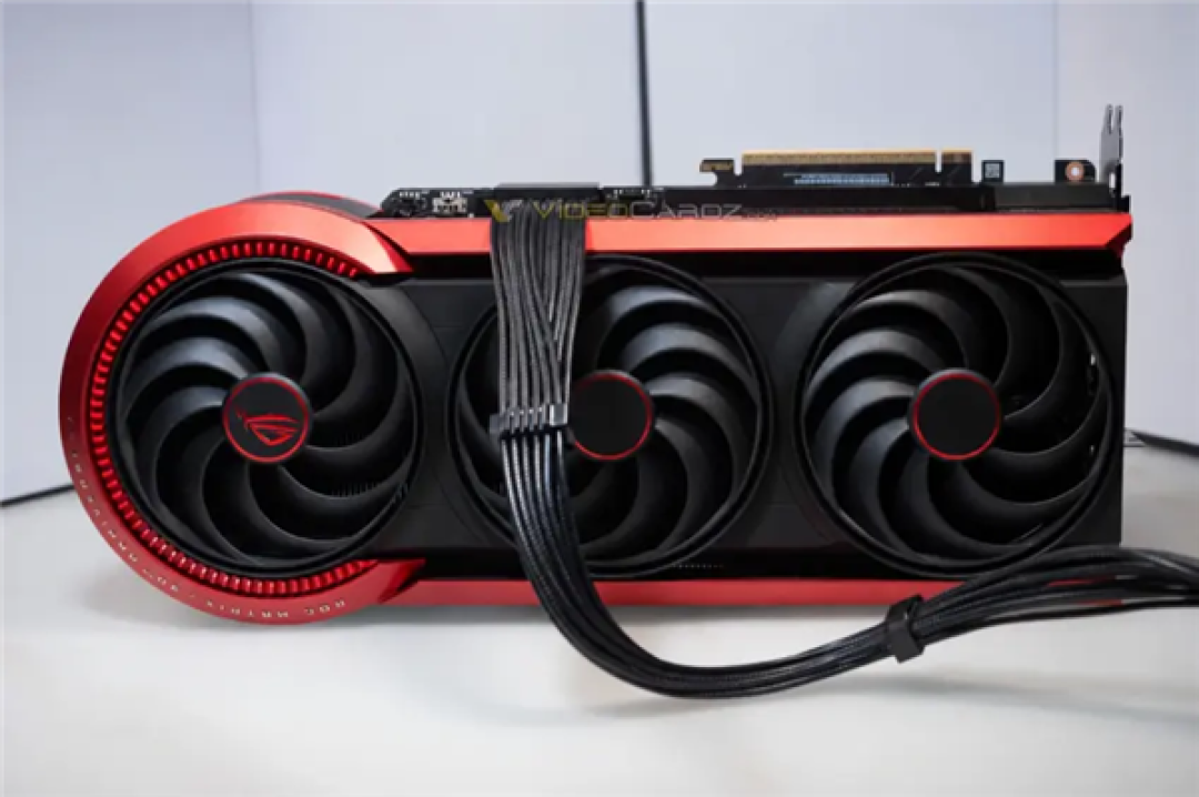 不用BTF主板也能跑800W!华硕RTX 5090双路供电被破解:原理与官方无异