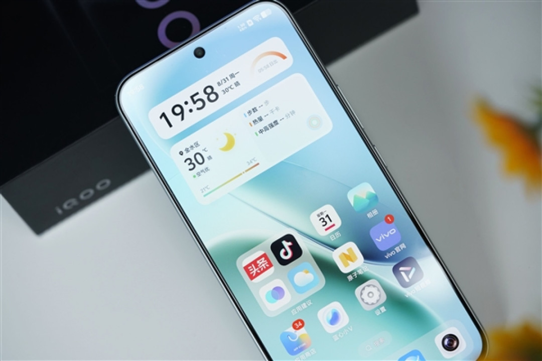 iQOO首款万毫安时手机!Z11S图赏