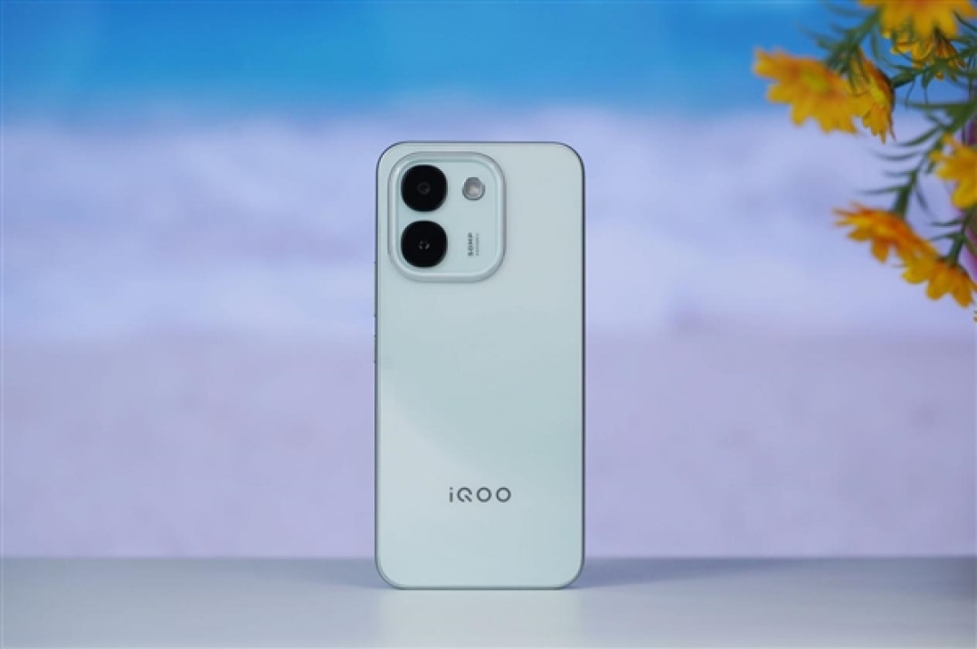 iQOO首款万毫安时手机!Z11S图赏