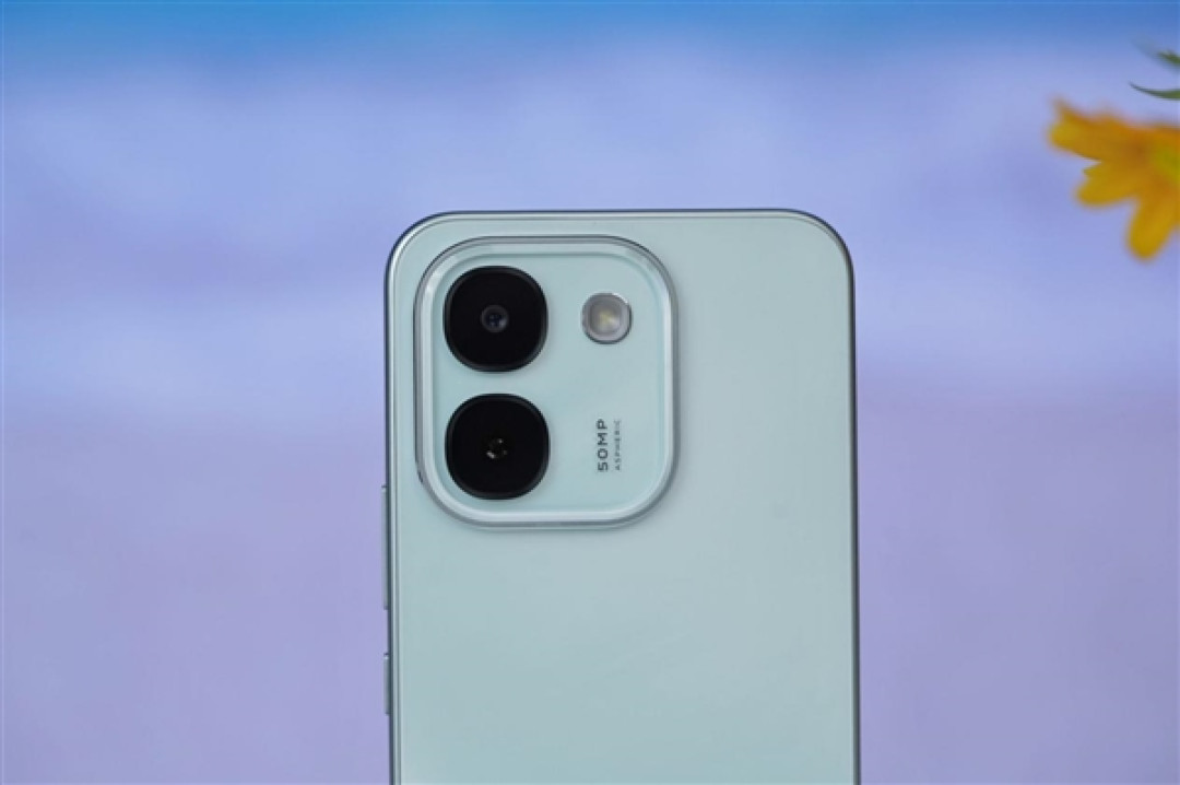 iQOO首款万毫安时手机!Z11S图赏