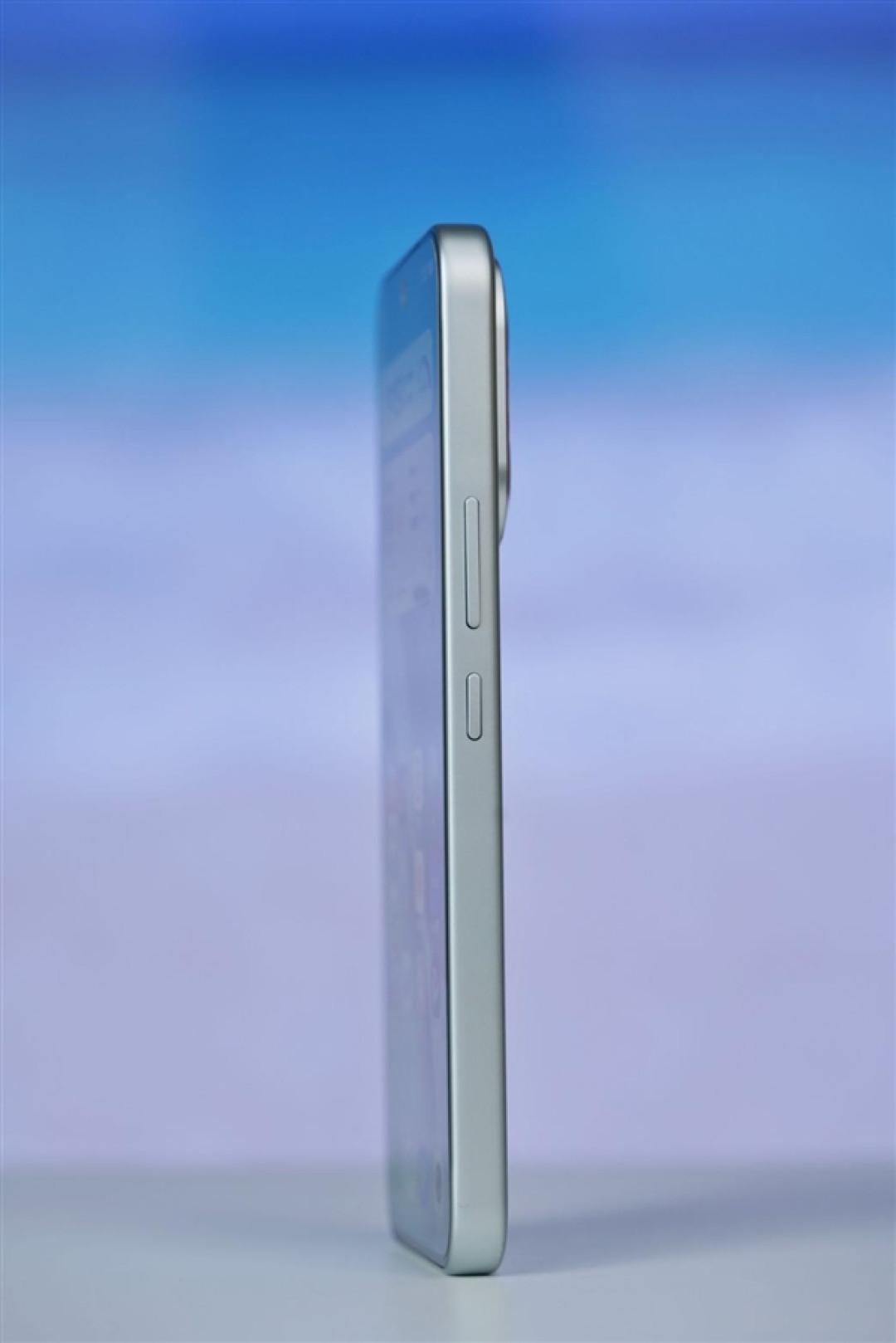 iQOO首款万毫安时手机!Z11S图赏