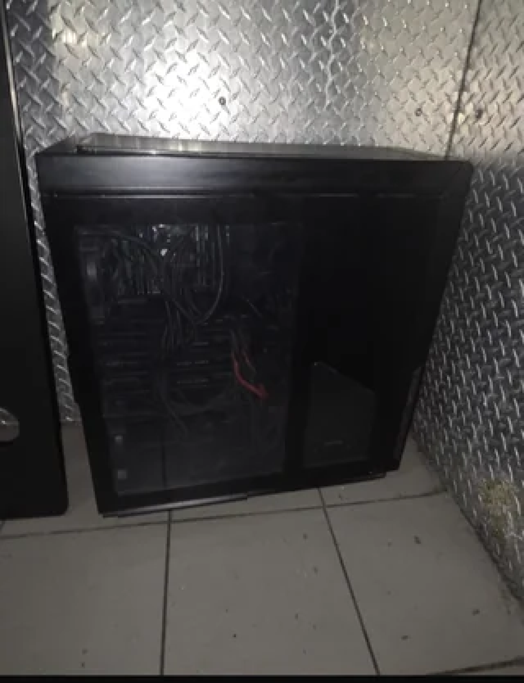 垃圾堆捡到旧旗舰整机!网友拆出4张1080 Ti:都还能正常点亮
