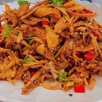 四川特色手撕鸡,土鸡煮熟撕烂拌上各种料