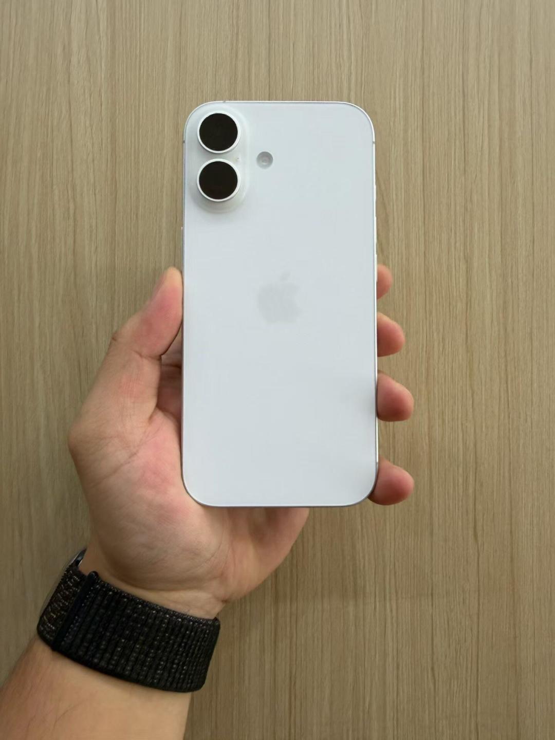 官网涨到6799,渠道卖到5499:iPhone 17这波「倒挂清仓」,该不该捡、去哪捡、怎么避开资源机和监管机,我替你捋清了
