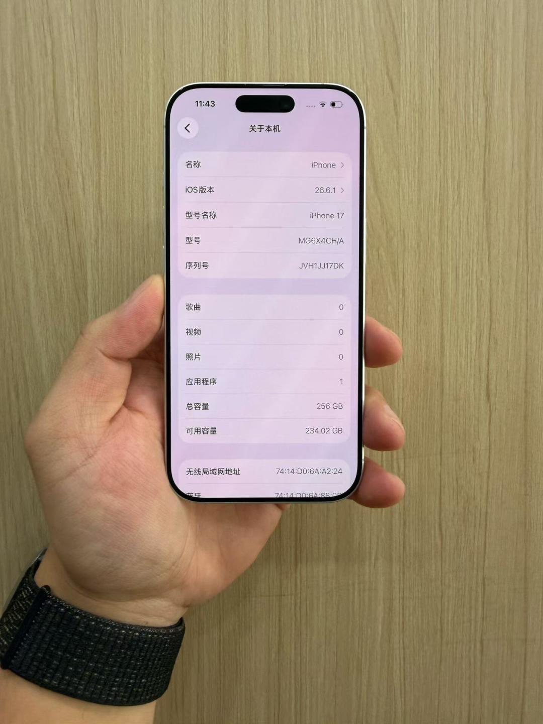 官网涨到6799,渠道卖到5499:iPhone 17这波「倒挂清仓」,该不该捡、去哪捡、怎么避开资源机和监管机,我替你捋清了