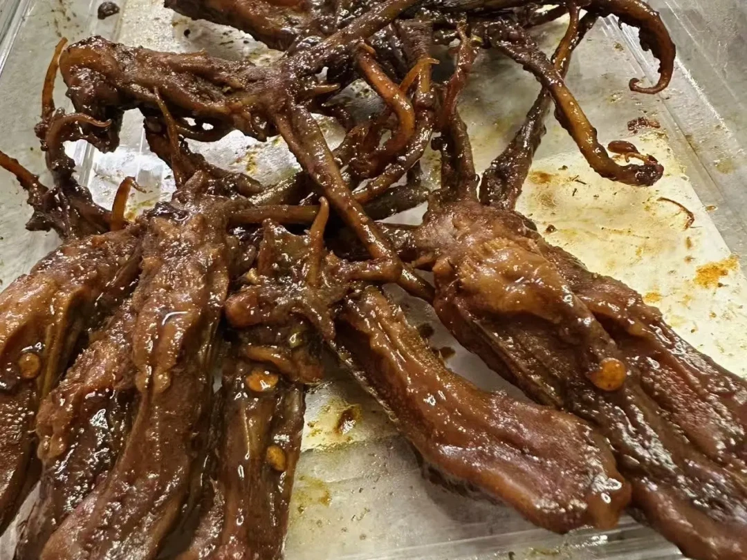 金粒门排队排到地铁口、几多全官宣林一:新鲜零食店开进商场B1,排队成本、保质期倒计时和客单溢价这三笔账先算清