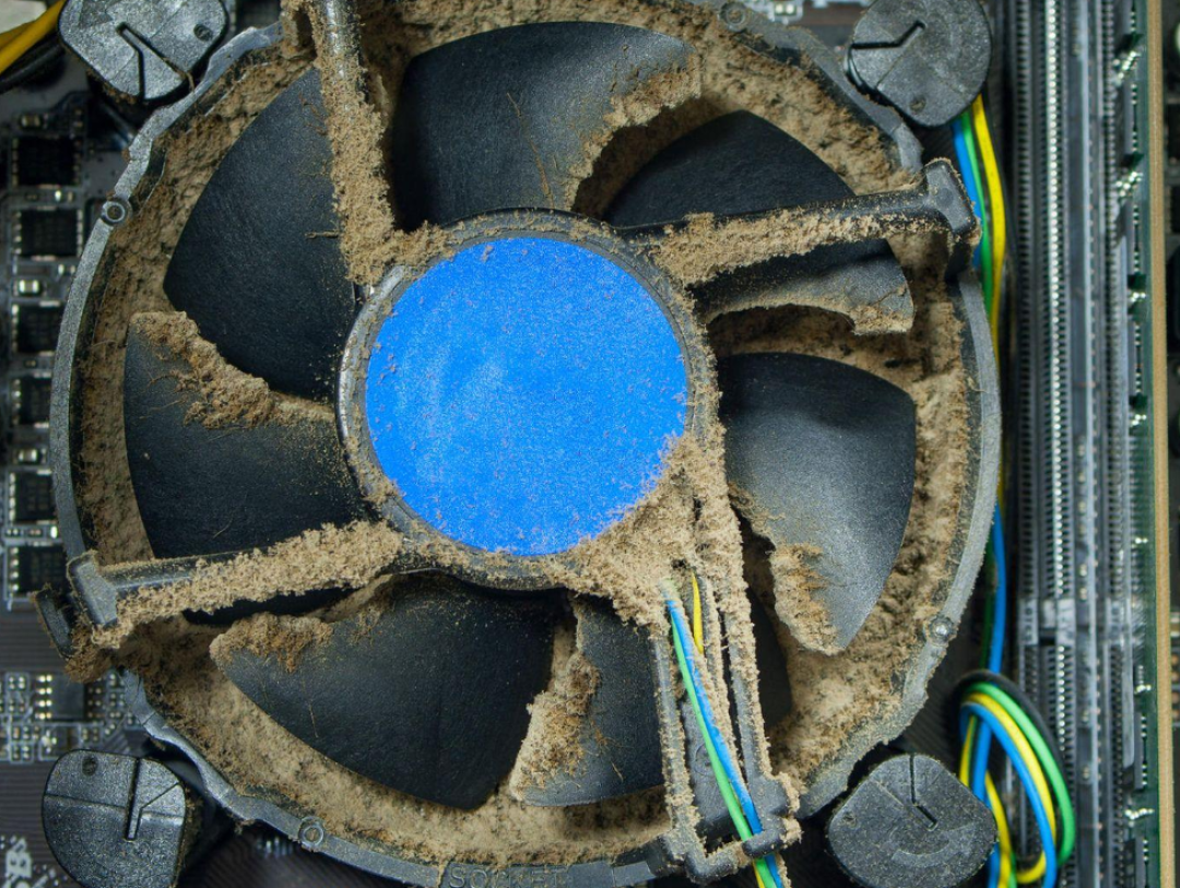 开学清灰潮涌进宿舍楼：40块清灰烧了CPU，官方免费档期9月17号开——先分清你这台要动到哪一步