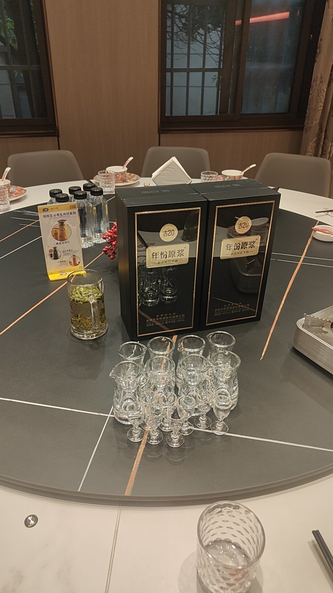 中秋前11天:最难选的从来不是领导那瓶,是“第一次上门”那箱——178条评论,把见家长酒的4道大题摆平了