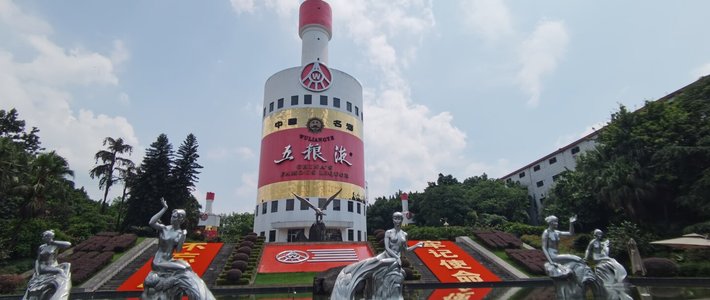 王一博×五粮液的瓜还没官宣：先把399元和770元的两瓶酒分开，再谈中秋跟不跟