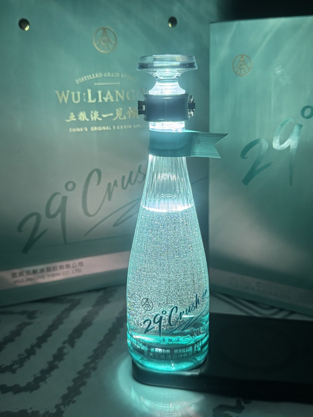 王一博×五粮液的瓜还没官宣:先把399元和770元的两瓶酒分开,再谈中秋跟不跟