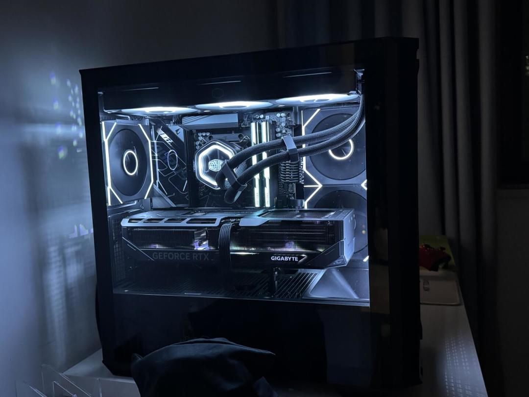 9800X3D跌破2000、板U套装一年降1000,显卡却一个月涨5700:DIY市场“褒姒”出来的CPU大跳水——三本账核完,9850X3D散片2600、9700X千元内、78X3D券前1500怎么选,内存会把省的钱吃回去,整机党/AM5升级党/等等党/旧U变现党分别给结论,附五个盯住信号