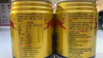 零食店4.5元的红牛，先翻罐底找那顶“蓝帽子”：同一个货架上五种“红牛”，“风味”两个字差的是一个品类