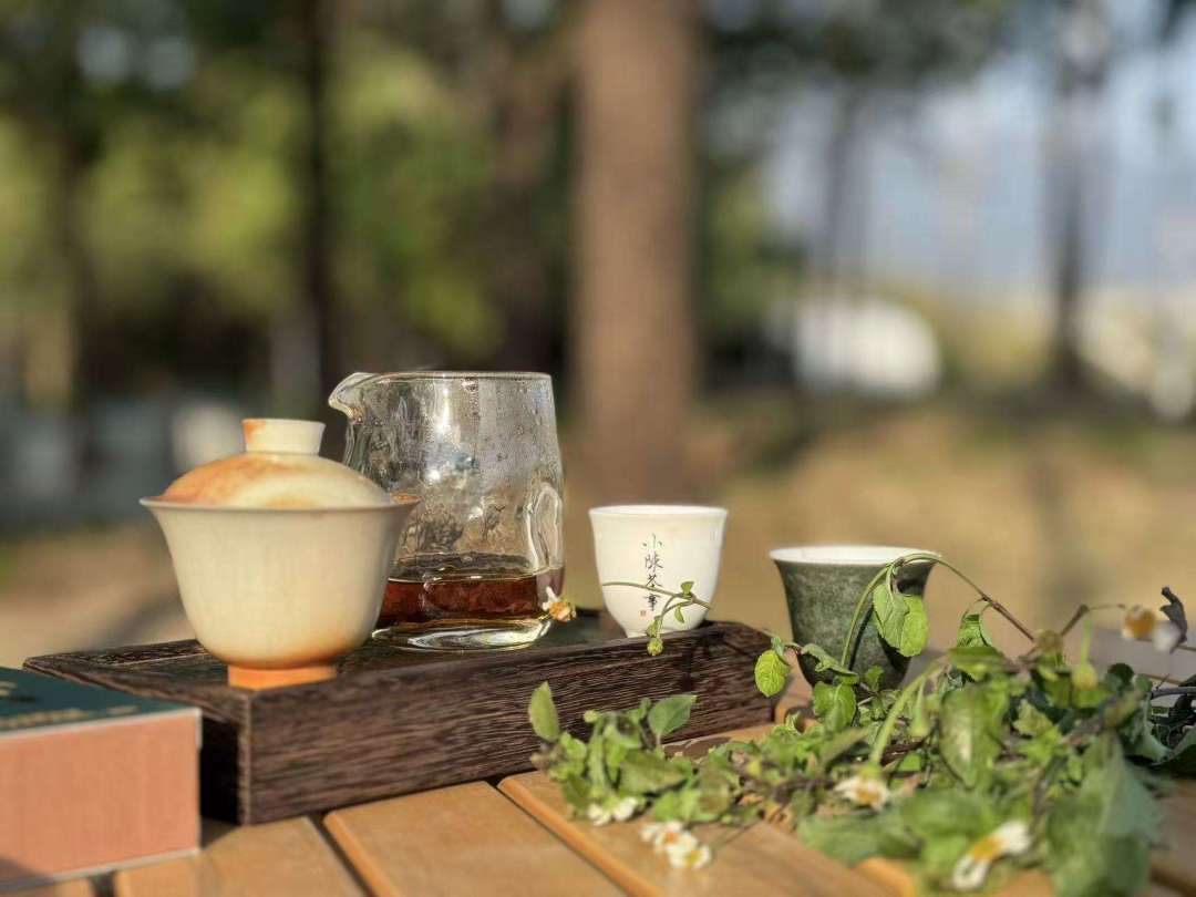 距中秋11天,茶桌的