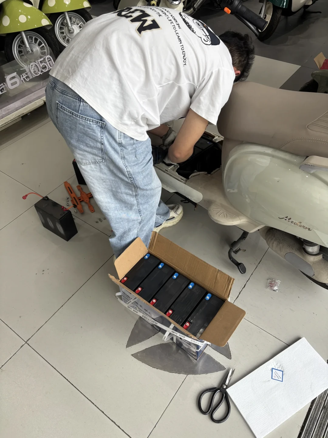 换一组48V电瓶最低149、72V五块430:入冬前换电池,把20多条真实成交价和“维护、周转、翻新”电池的底细一次说清
