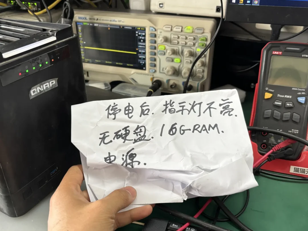 威联通老机主9月排队进维修窗口: