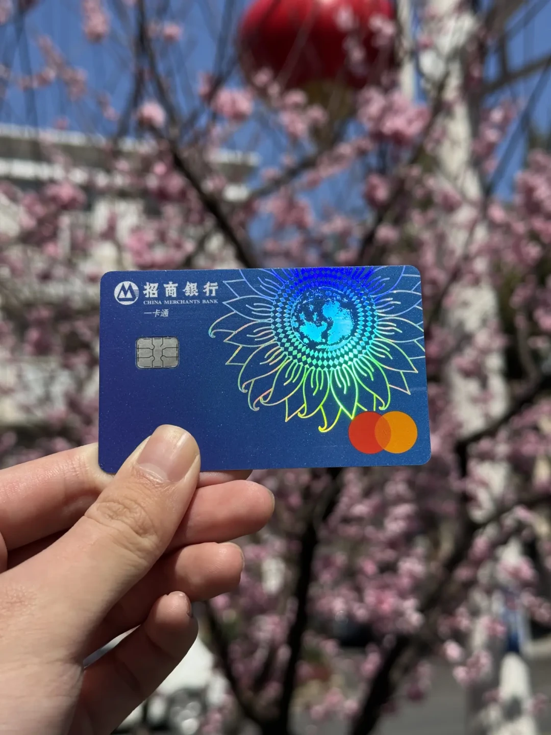“货币转换费已免”不等于这一刷免费:国庆出境前,把境外用卡的四层成本一次算完