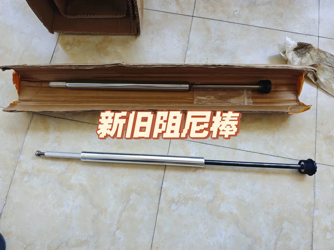 官方门店把前叉拆成50小时和200小时两种保法:国庆出车前,先把美利达的三笔保养价算清