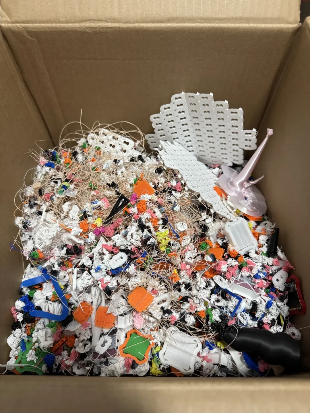百克模型先扔几十克竹💩：PLA涨价的这一年，多色的