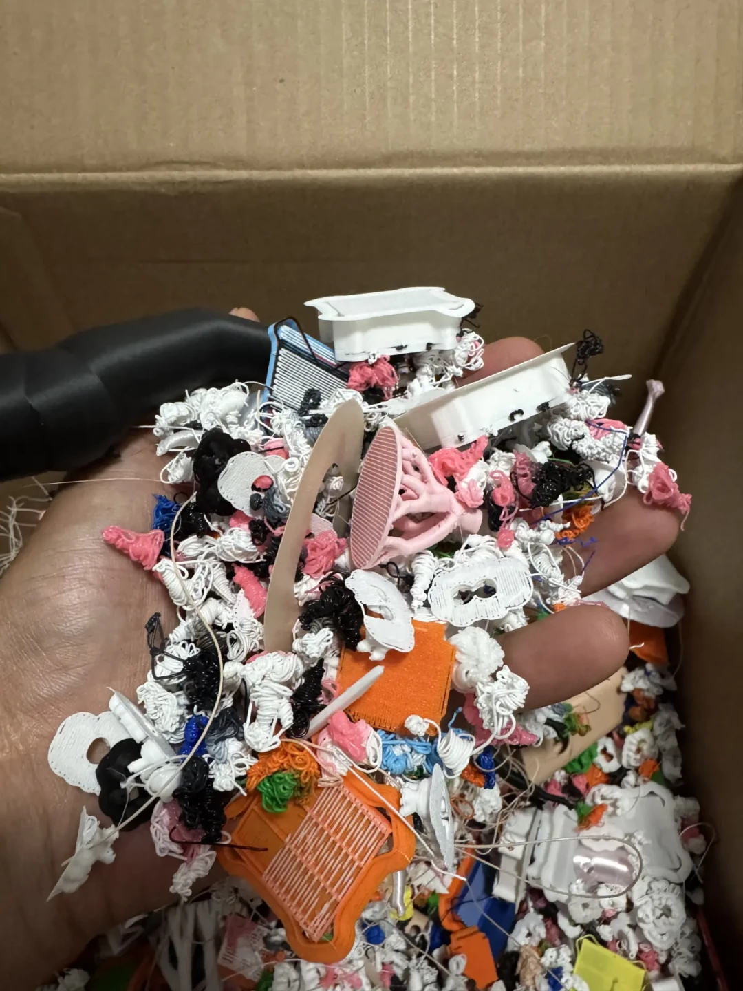 百克模型先扔几十克竹💩：PLA涨价的这一年，多色的