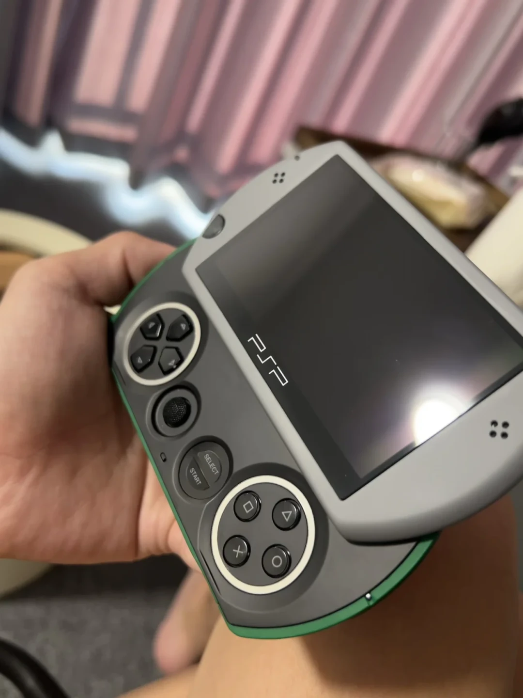 PSP3爆料续航3-5小时：被炒到600块的PSPgo，早被魔改党修成了另一台机器