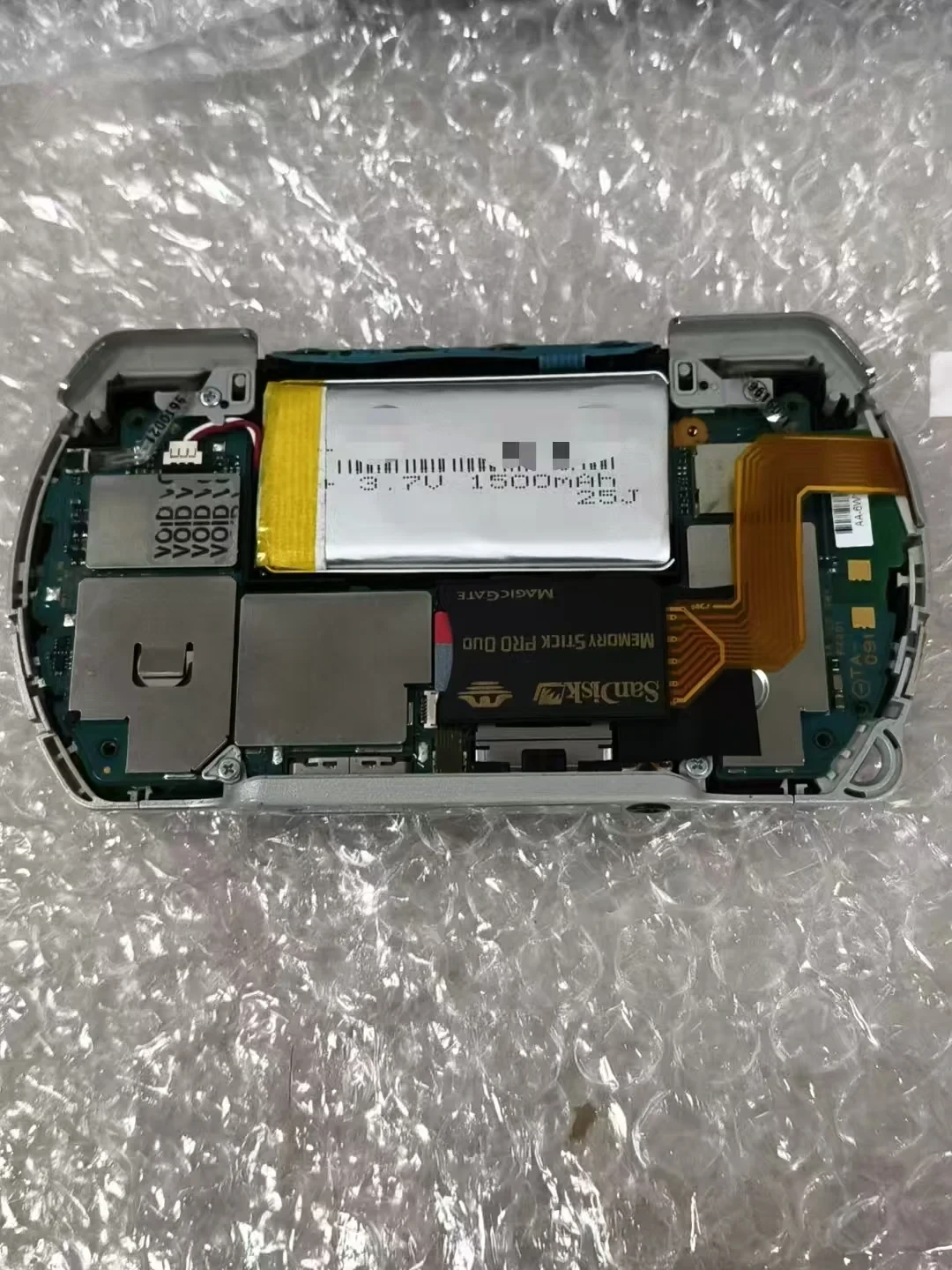 PSP3爆料续航3-5小时：被炒到600块的PSPgo，早被魔改党修成了另一台机器