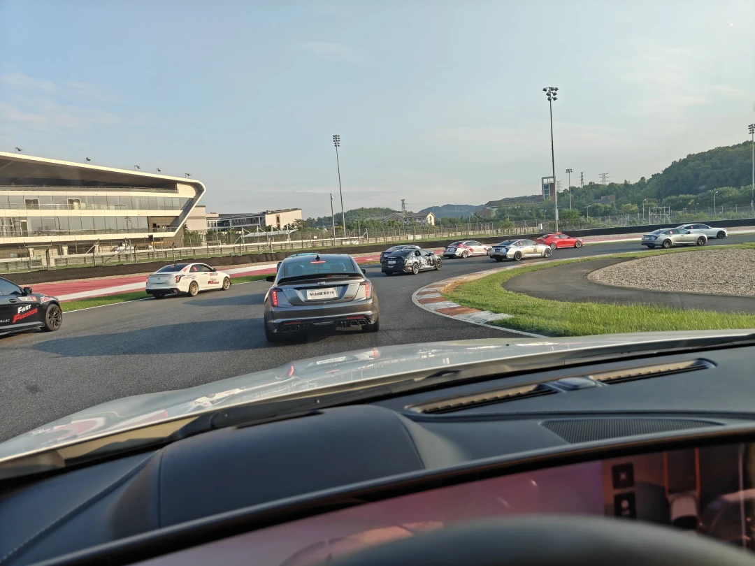 CT5周末在浙赛刷出1:45.786:V-CLUB两年时间线和报名群里的信息差,凯迪拉克车主第一次下赛道先对这张清单