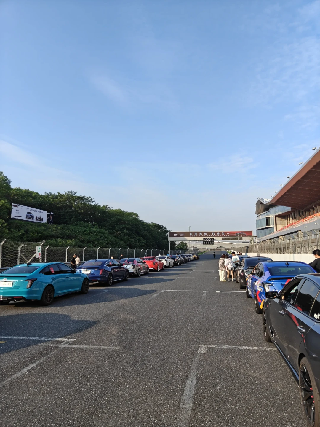 CT5周末在浙赛刷出1:45.786:V-CLUB两年时间线和报名群里的信息差,凯迪拉克车主第一次下赛道先对这张清单