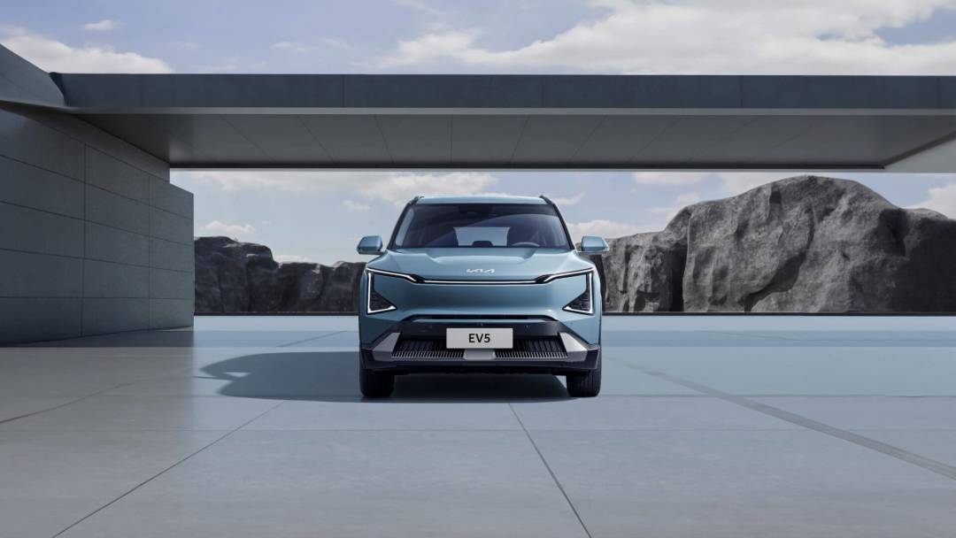 “新EV5装上了Momenta”那条片子是AI拼的：真实的PE改款窗口就是现在，8.99万的EV5签字前，先把车龄、时间表、两套口径三笔账对完