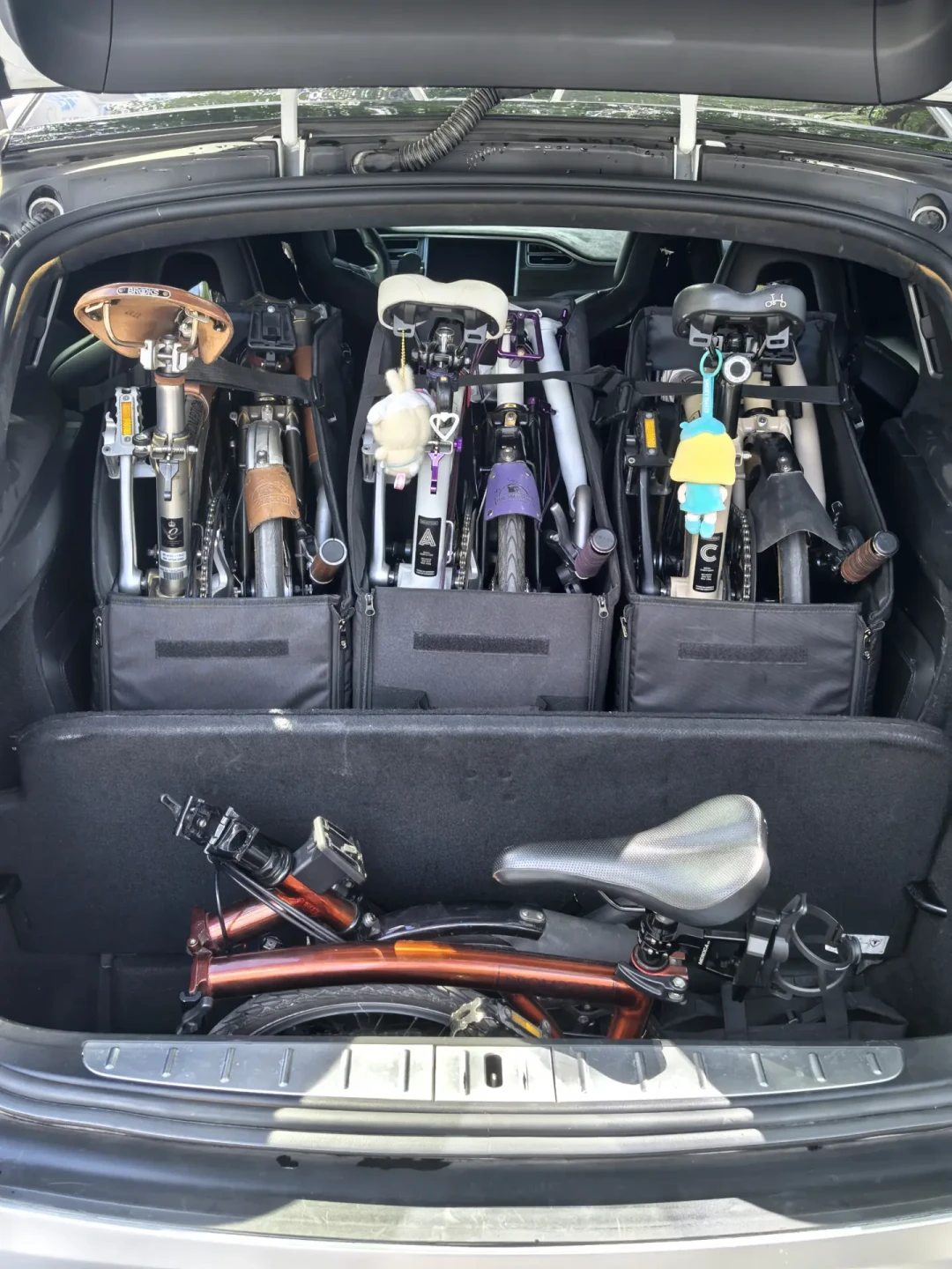 折叠车买回来了却上不了车?中秋前4+2装车帖吵翻:我把全网遮挡号牌举报帖、899对3309比价帖和后备箱实测帖翻完了,3条路、1本合规账、4种人、4条红线理清了