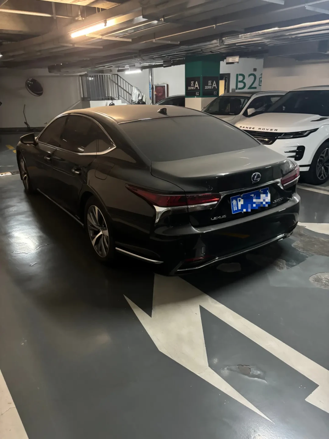 全新ES裸车21万,二手雷车价格“躺平”:10万老ES和13万准新ES只差2万多,中间档最拧巴——电池、权益、车况三笔账算完再下订