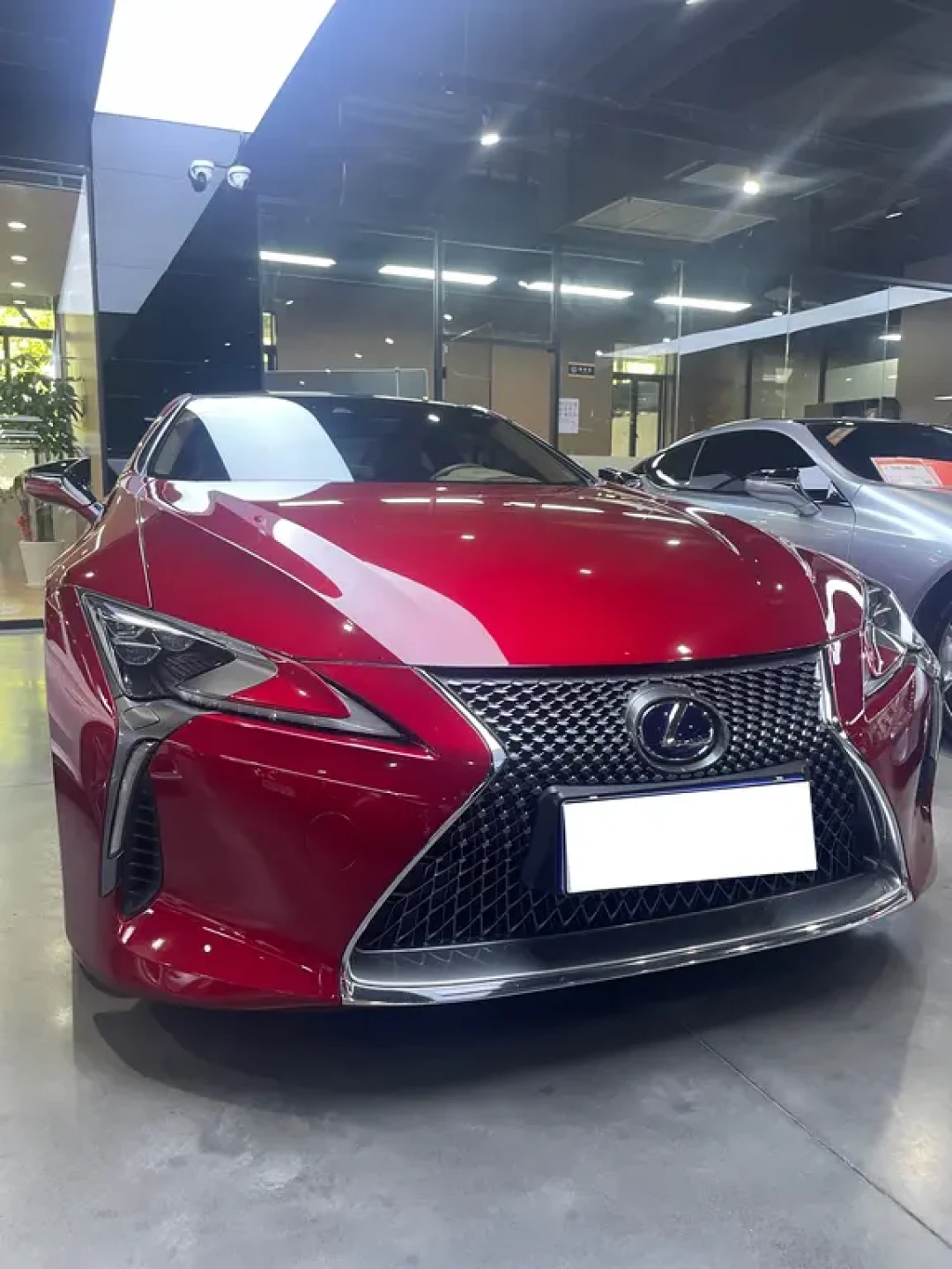 全新ES裸车21万,二手雷车价格“躺平”:10万老ES和13万准新ES只差2万多,中间档最拧巴——电池、权益、车况三笔账算完再下订