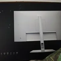 一半人喊"救命屏"，一半人晒"阴阳屏"：戴尔U2725QE下单前，先把四种"黄"分开