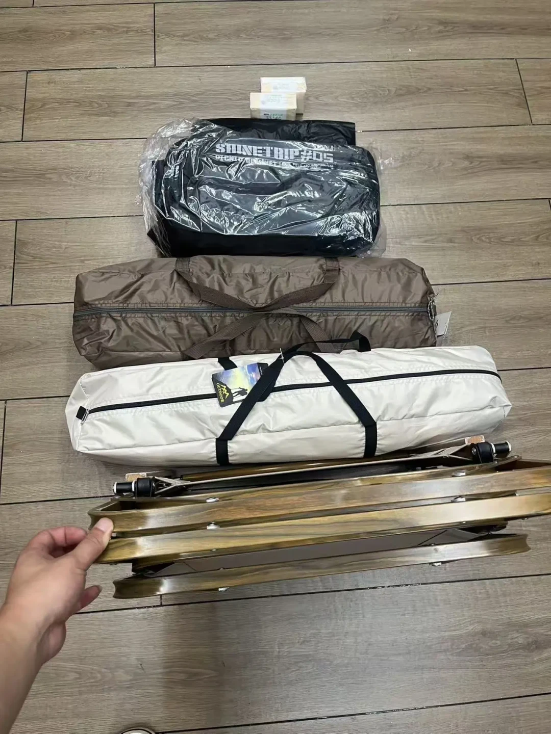 始祖鸟硬壳租一天100块、拓路者407块买断:9月14日7城9条租赁清单,教会我国庆进山前先算这笔账