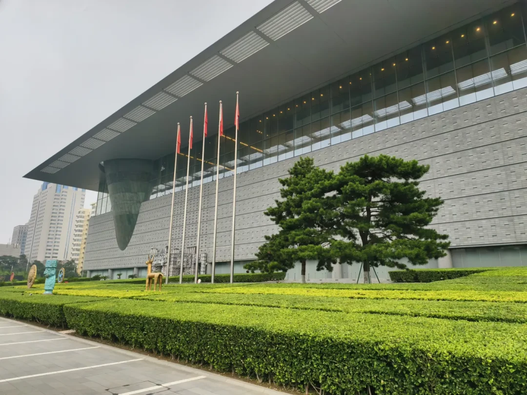 中秋前一周博物馆夜场密集官宣:省博每晚开到20:30、首博17点后免费馆清场——四种夜场谁该冲谁该绕,我排明白了