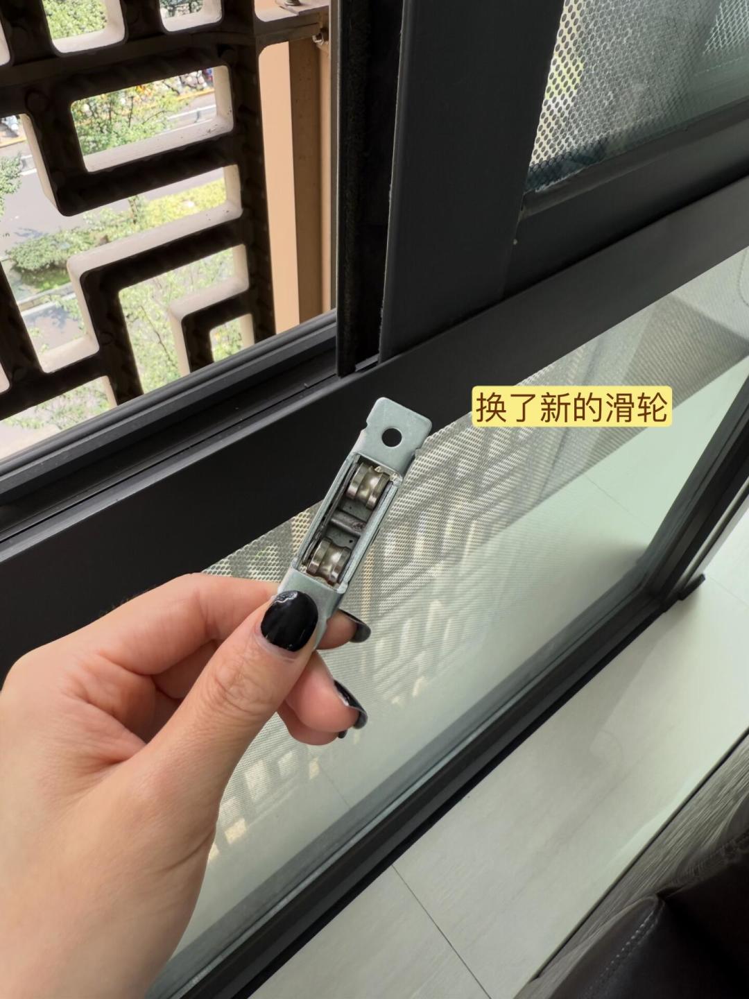 阳台推拉门半夜