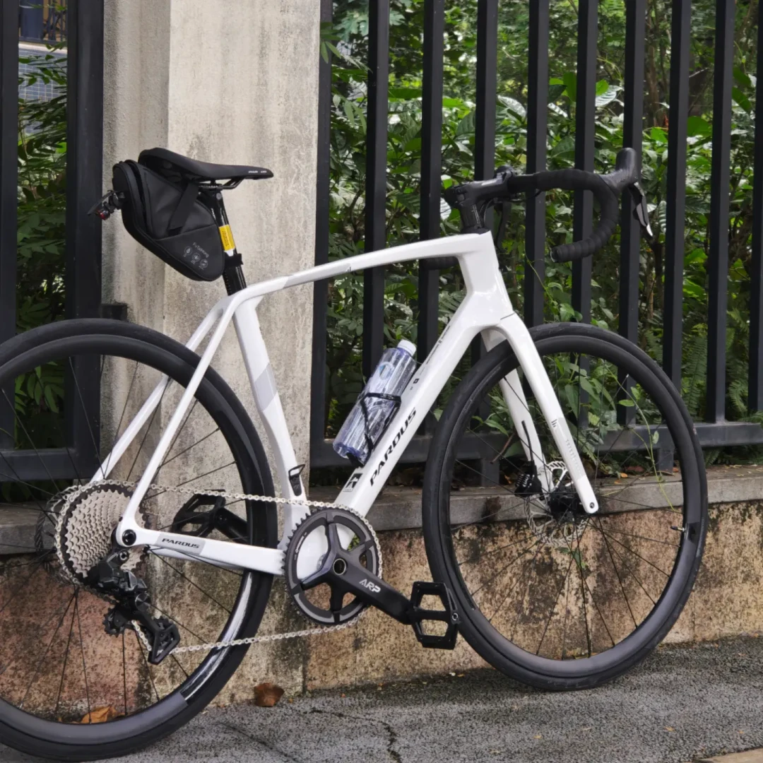捷安特TCR挂到7998,碳架电变只要4407:对完9月二十条门店帖和评论区,首台公路车的预算要分三段花
