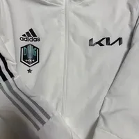 等DK世界赛队服开链接之前，先把队服行情看懂：从代购799到季末清仓218，买的是价格段，不是情绪