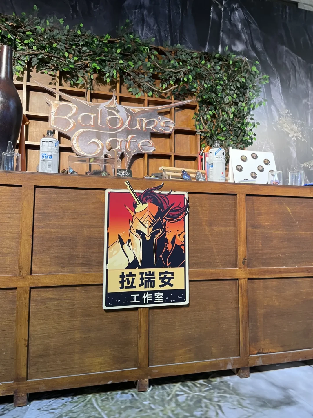 凌晨23:39,拉瑞安官宣:博德之门3的展台回来了,门票比